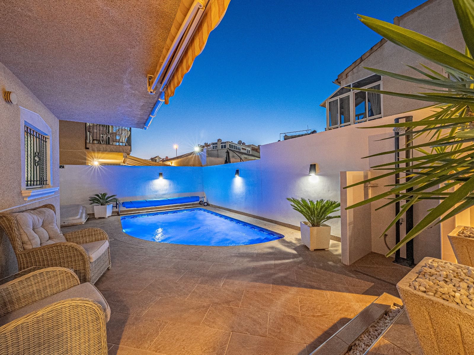 4 bedroom Villa for sale in Villamartin with pool - € 379,000 (Ref: 9105216)