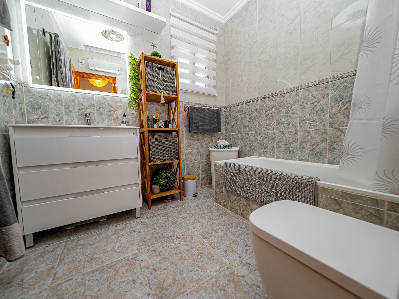 4 bedroom Villa for sale in Villamartin with pool - € 379,000 (Ref: 9105216)