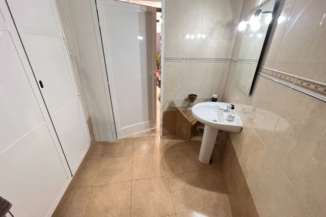 Erhverv til salg i Zona Pueblo, Guardamar del Segura med swimmingpool - € 99.000 (Ref: 9125828)