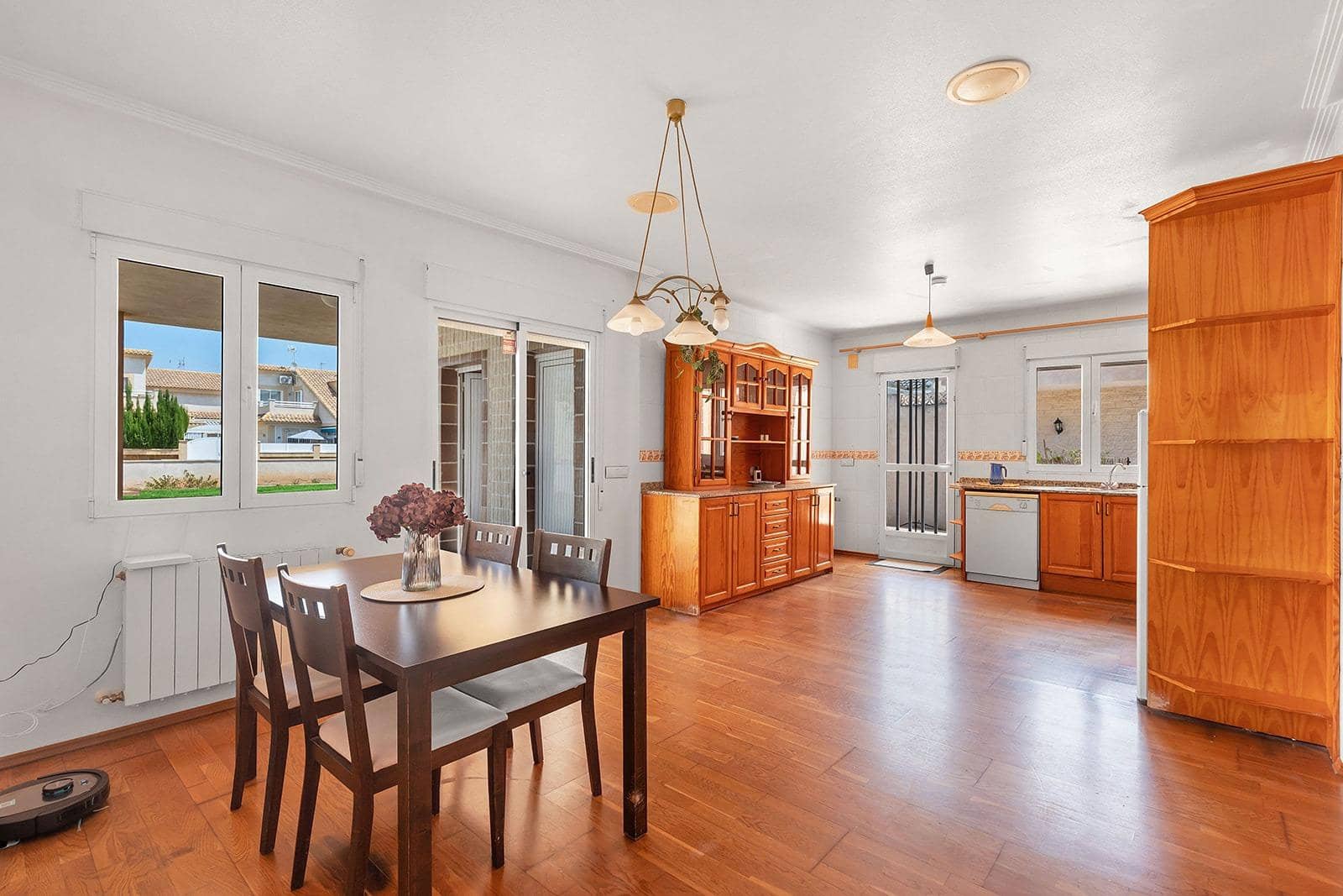 2 makuuhuone Huvila myytävänä paikassa Torre de la Horadada mukana uima-altaan 
autotalli - 739 000 € (Ref: 9146438)