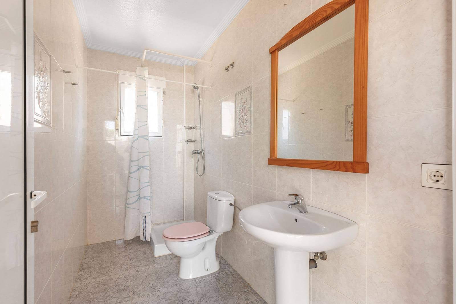 2 makuuhuone Huvila myytävänä paikassa Torre de la Horadada mukana uima-altaan 
autotalli - 739 000 € (Ref: 9146438)