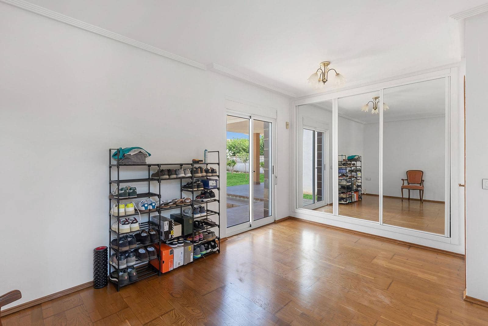 2 makuuhuone Huvila myytävänä paikassa Torre de la Horadada mukana uima-altaan 
autotalli - 739 000 € (Ref: 9146438)