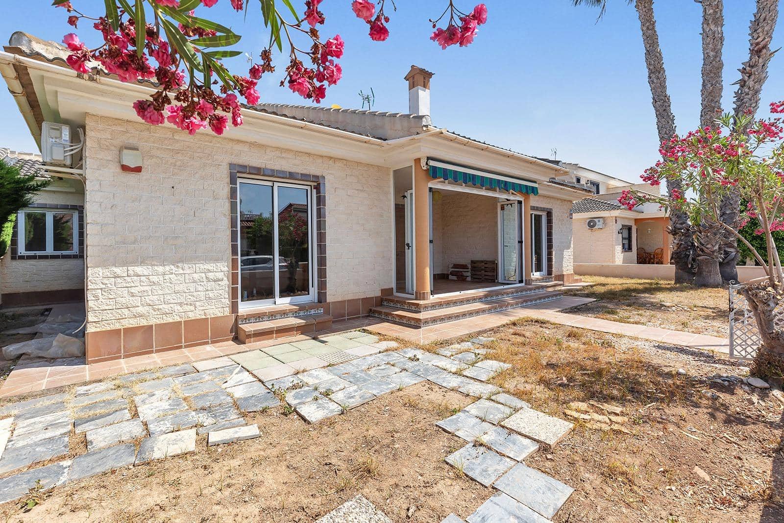 2 makuuhuone Huvila myytävänä paikassa Torre de la Horadada mukana uima-altaan 
autotalli - 739 000 € (Ref: 9146438)