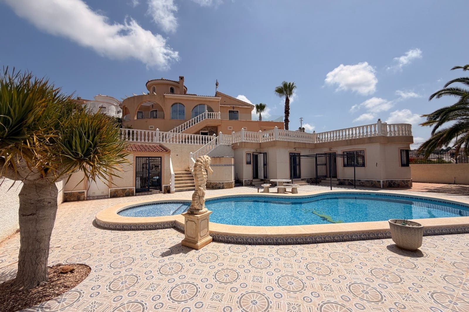 5 bedroom Villa for sale in Ciudad Quesada with pool - € 647,000 (Ref: 9146443)