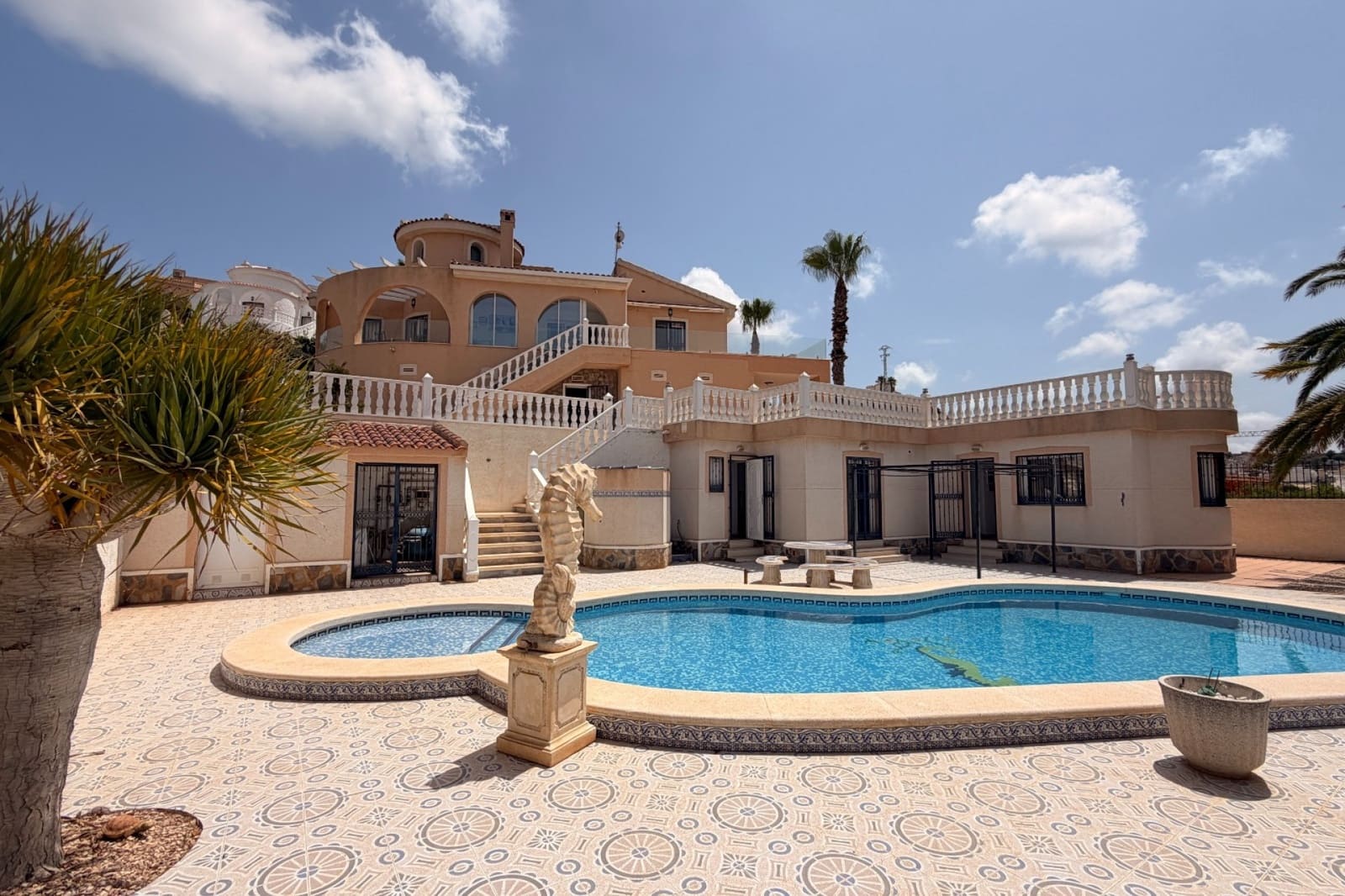 5 bedroom Villa for sale in Ciudad Quesada with pool - € 647,000 (Ref: 9146443)