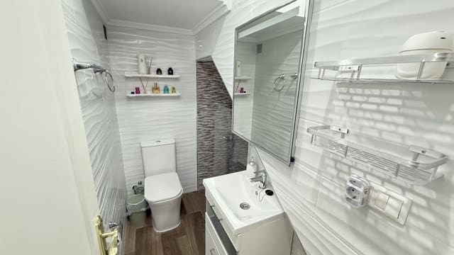 2 soveværelse Byhus til salg i La Florida, Orihuela med swimmingpool garage - € 349.900 (Ref: 9190424)