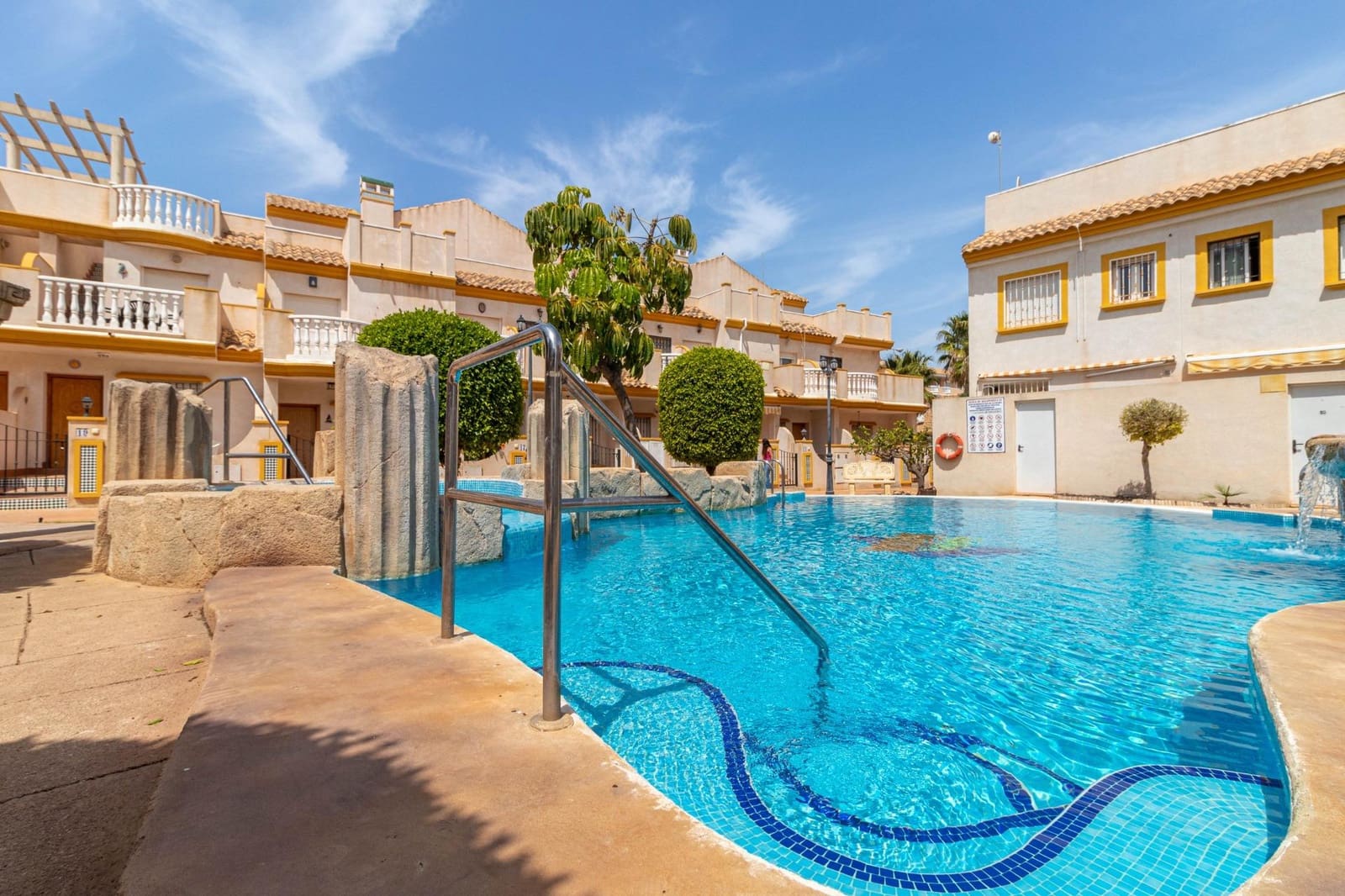 3 soveværelse Rækkehus til salg i Cabo Roig med swimmingpool - € 259.000 (Ref: 9194826)