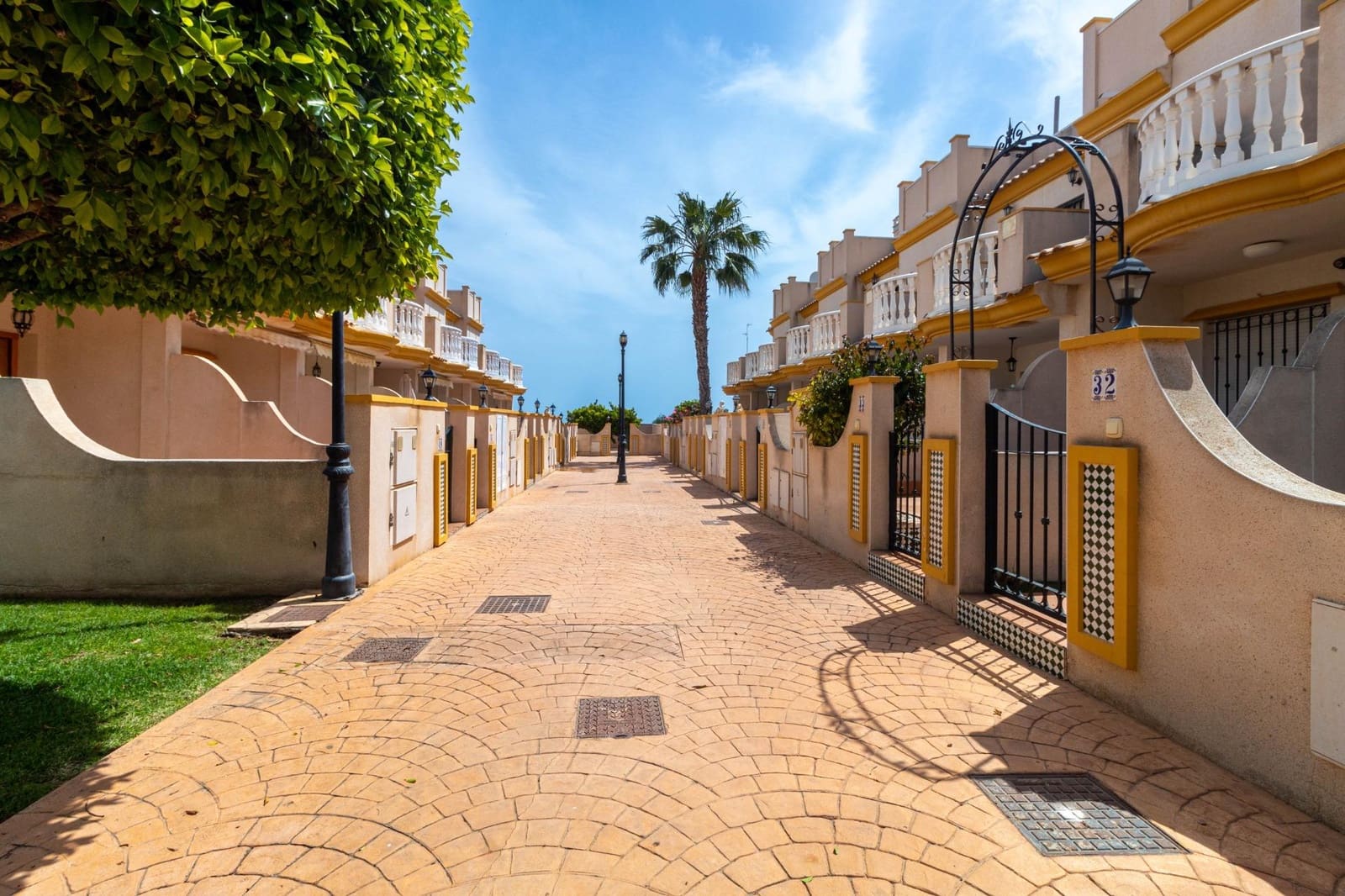 3 soveværelse Rækkehus til salg i Cabo Roig med swimmingpool - € 259.000 (Ref: 9194826)