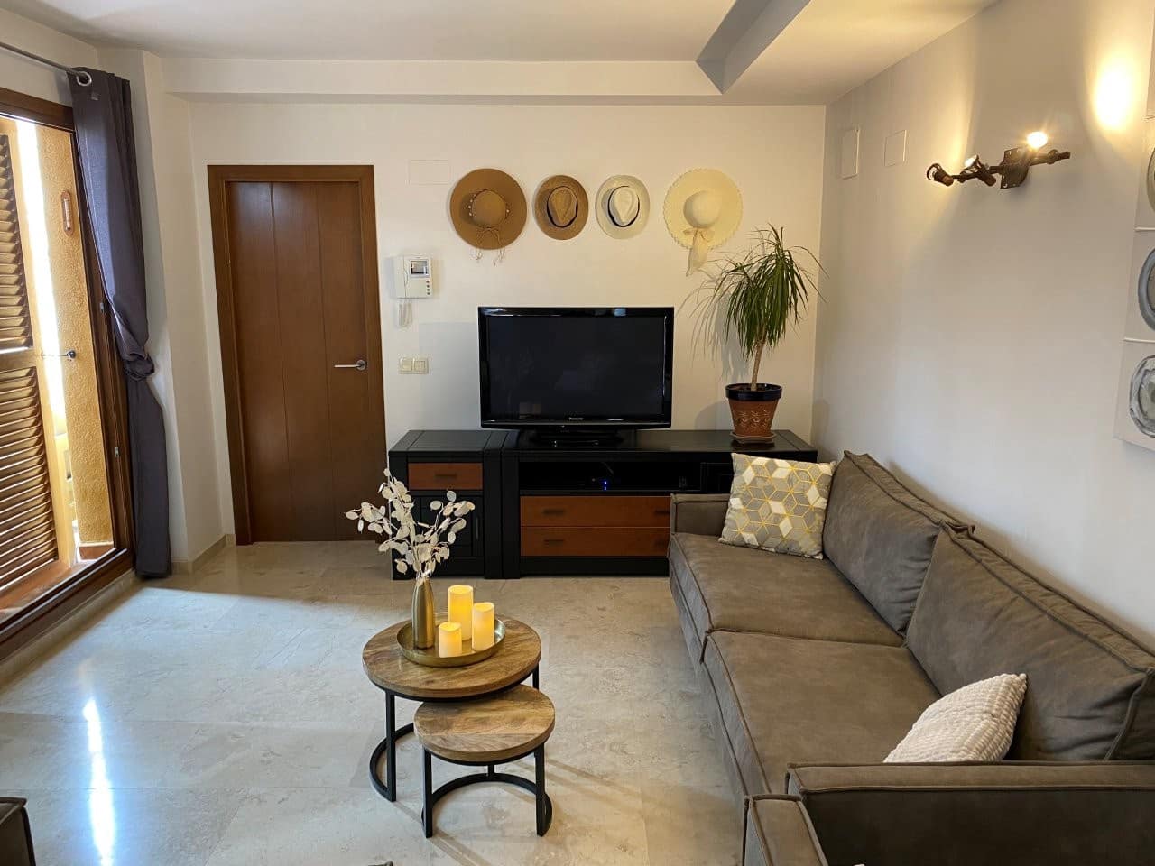 2 bedroom Apartment for sale in Punta Prima with pool - € 330,000 (Ref: 9218996)