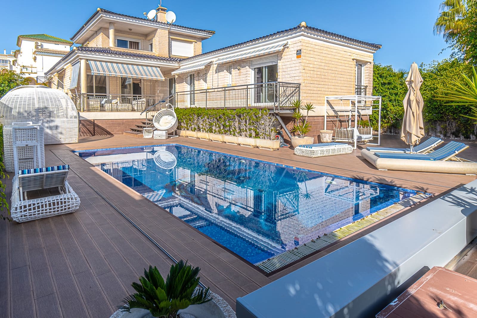 5 soverom Villa til salgs i La Mata med svømmebasseng - € 1 170 000 (Ref: 9218997)