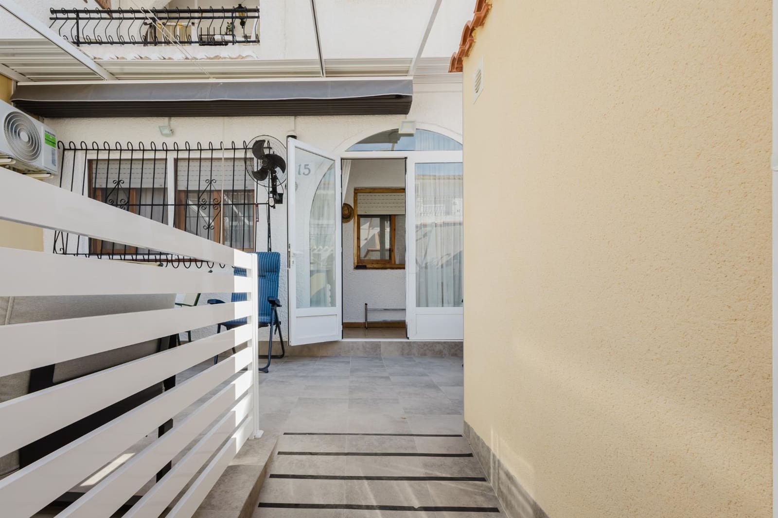 3 soverom Bungalow til salgs i Torrevieja med svømmebasseng - € 185 000 (Ref: 9235006)