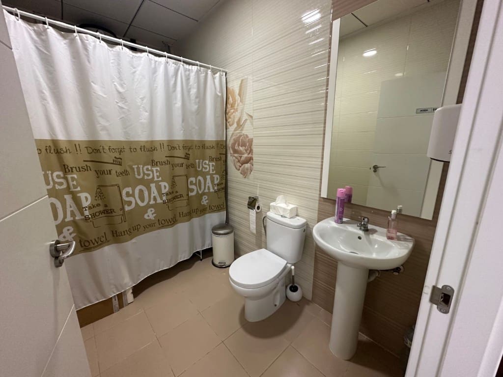 Erhverv til salg i La Zenia med swimmingpool - € 230.000 (Ref: 9235011)