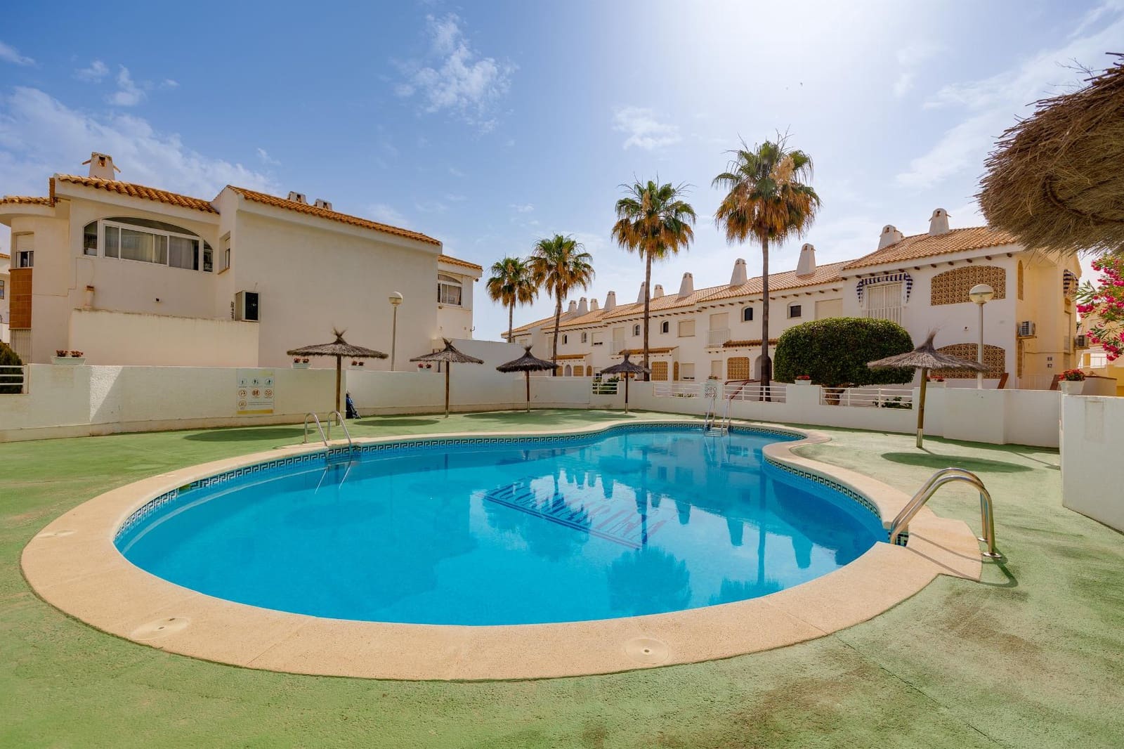 2 slaapkamer Appartement te koop in Orihuela Costa met zwembad - € 285.000 (Ref: 9235017)