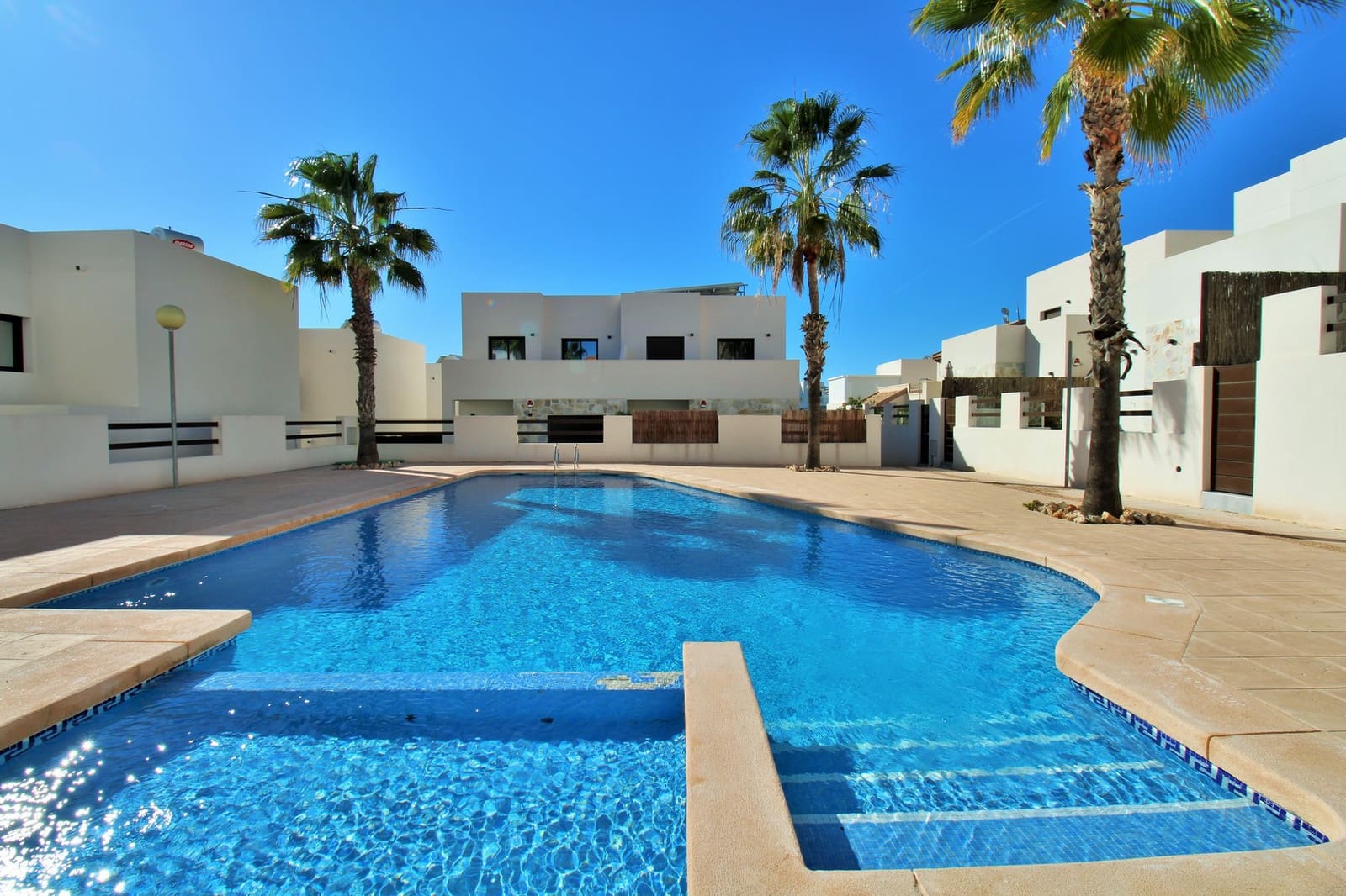 2 bedroom Villa for sale in Villamartin with pool - € 259,000 (Ref: 9254018)