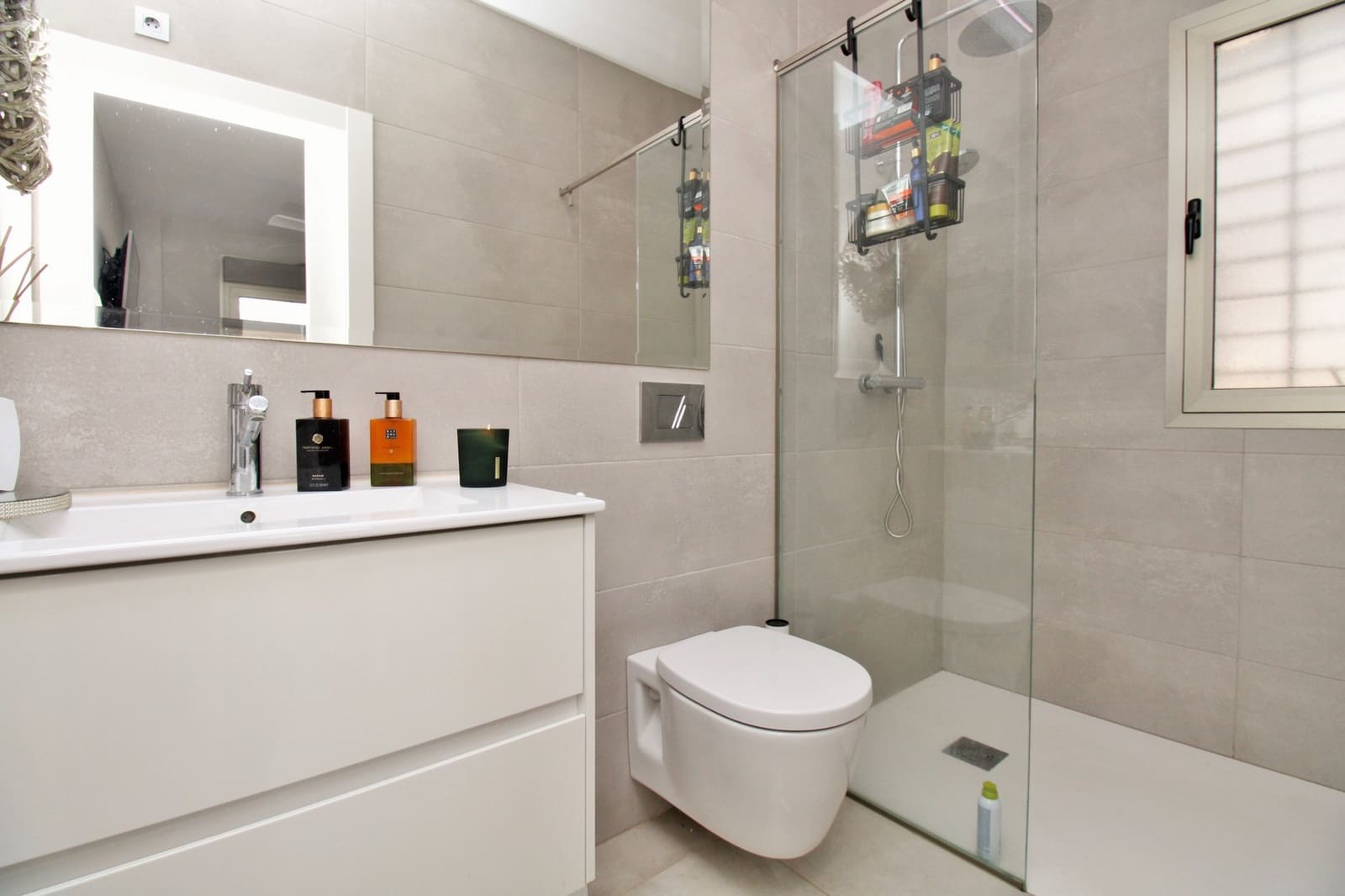 3 bedroom Villa for sale in Villamartin with pool - € 369,950 (Ref: 9254020)