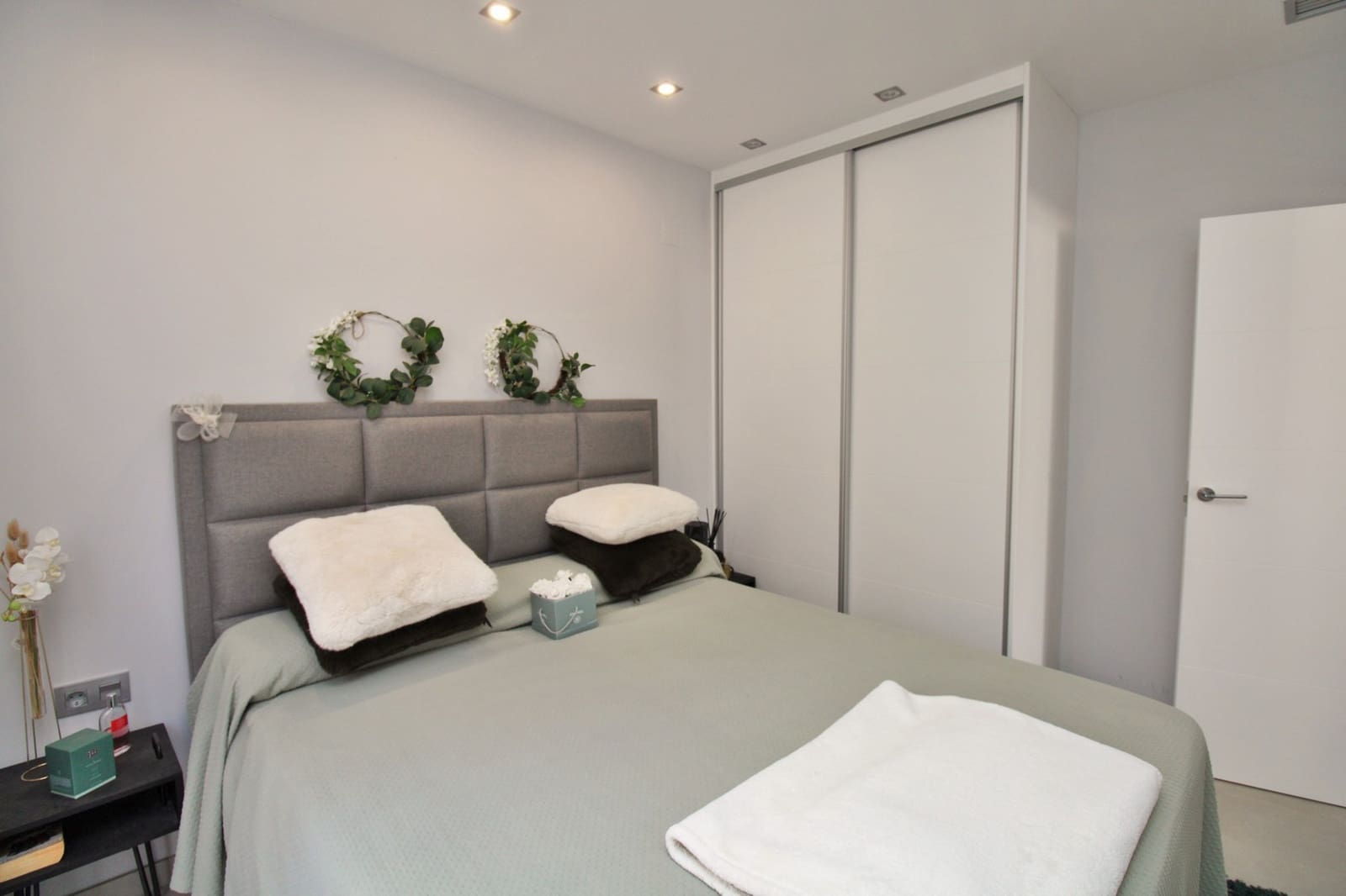 3 bedroom Villa for sale in Villamartin with pool - € 369,950 (Ref: 9254020)