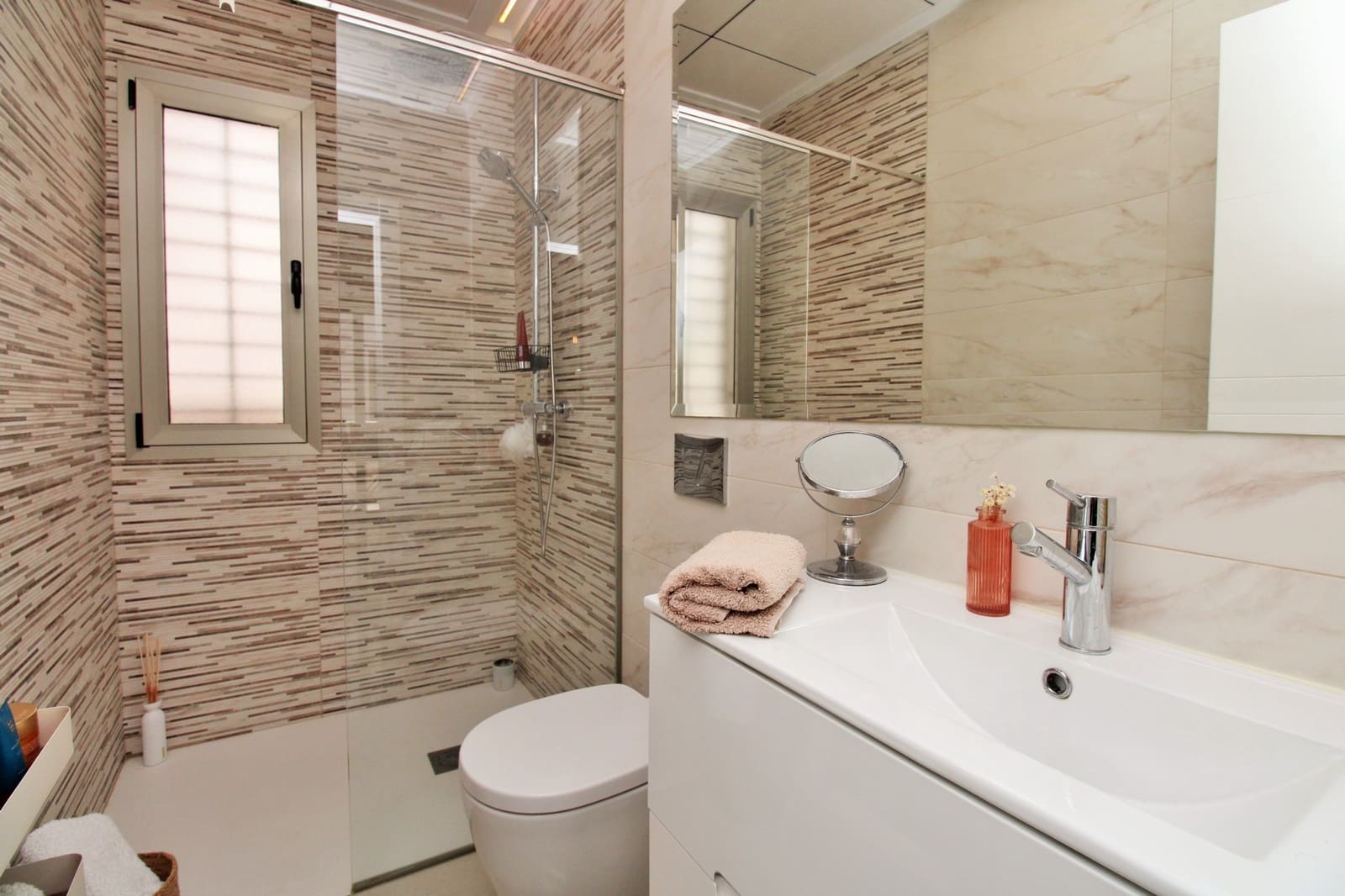 3 bedroom Villa for sale in Villamartin with pool - € 369,950 (Ref: 9254020)