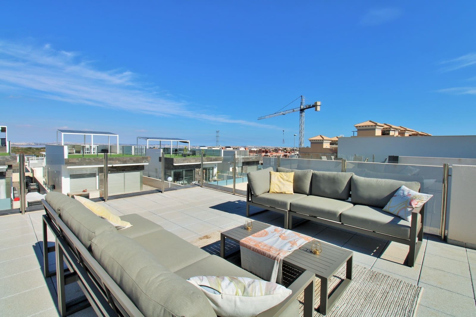 3 bedroom Villa for sale in Villamartin with pool - € 369,950 (Ref: 9254020)