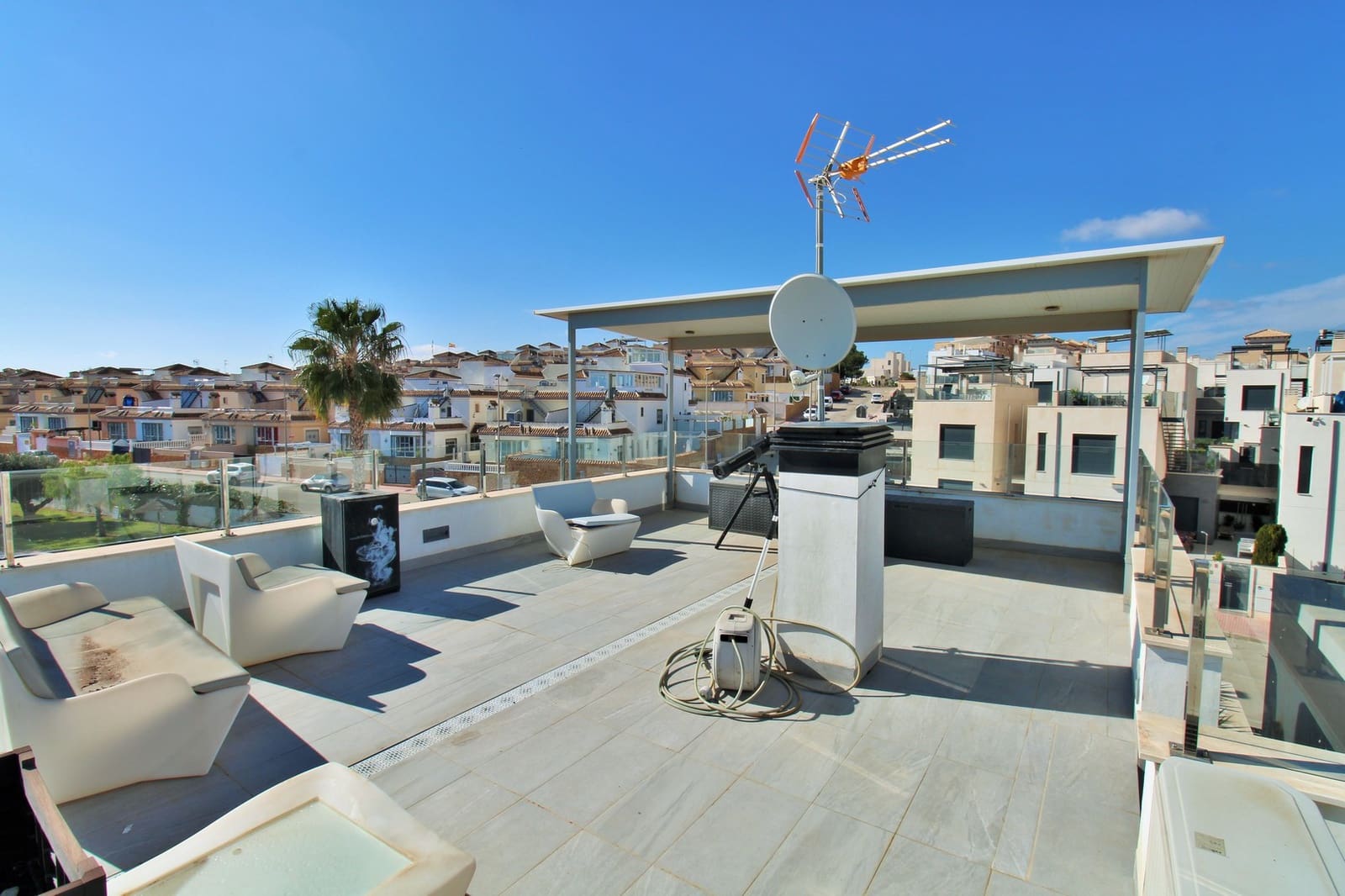 3 bedroom Villa for sale in Villamartin with pool - € 405,000 (Ref: 9254023)