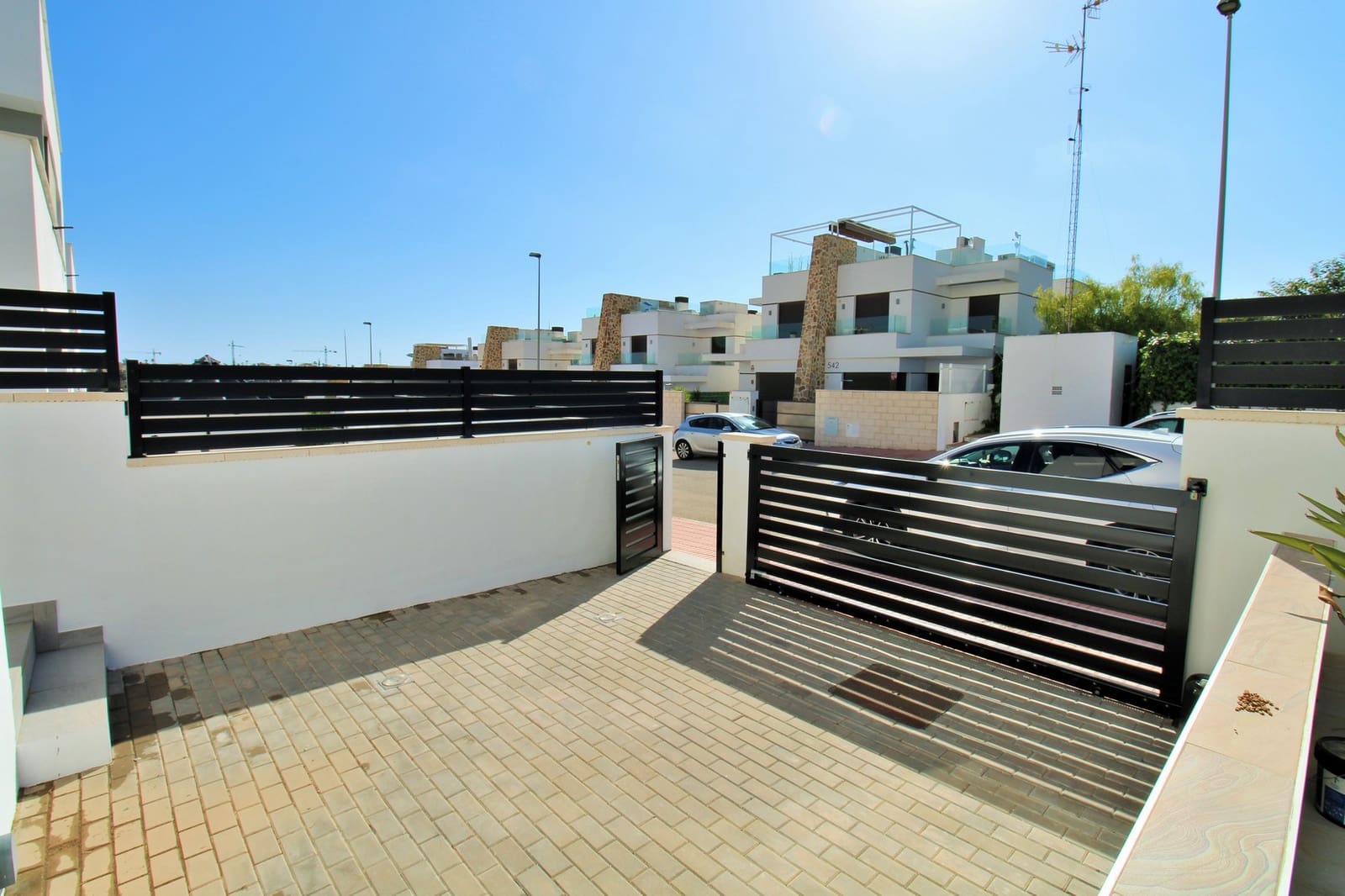 3 bedroom Villa for sale in Villamartin with pool - € 405,000 (Ref: 9254023)