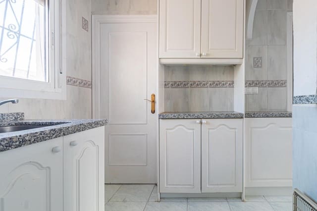 1 soveværelse Penthouse til salg i Playa de los Náufragos, Torrevieja med swimmingpool - € 115.000 (Ref: 9267737)