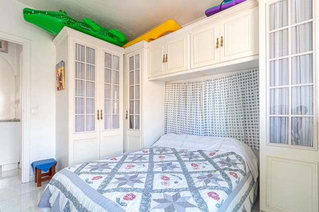 1 soveværelse Penthouse til salg i Playa de los Náufragos, Torrevieja med swimmingpool - € 115.000 (Ref: 9267737)