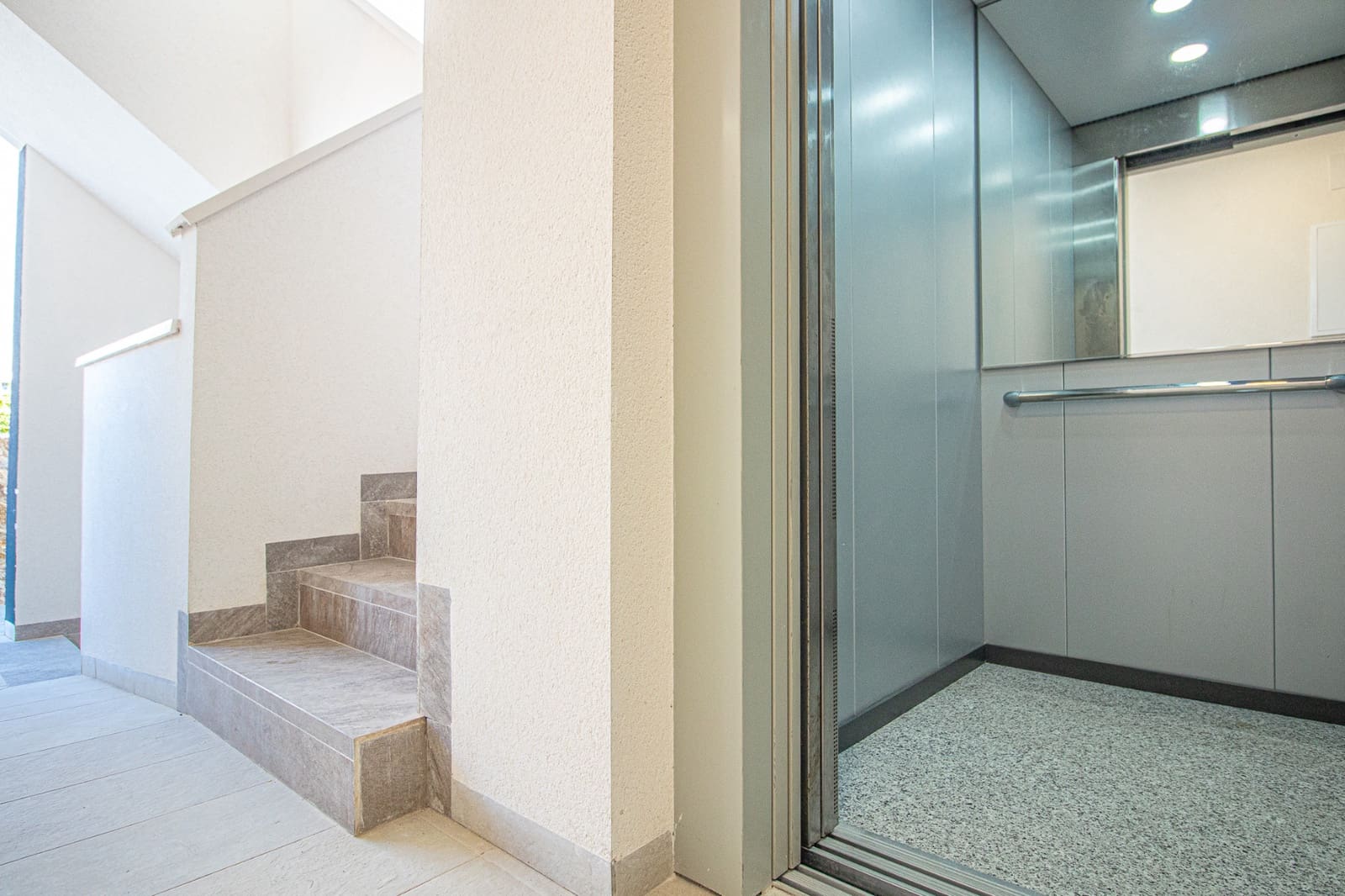 2 bedroom Apartment for sale in Los Altos with pool garage - € 299,900 (Ref: 9311879)