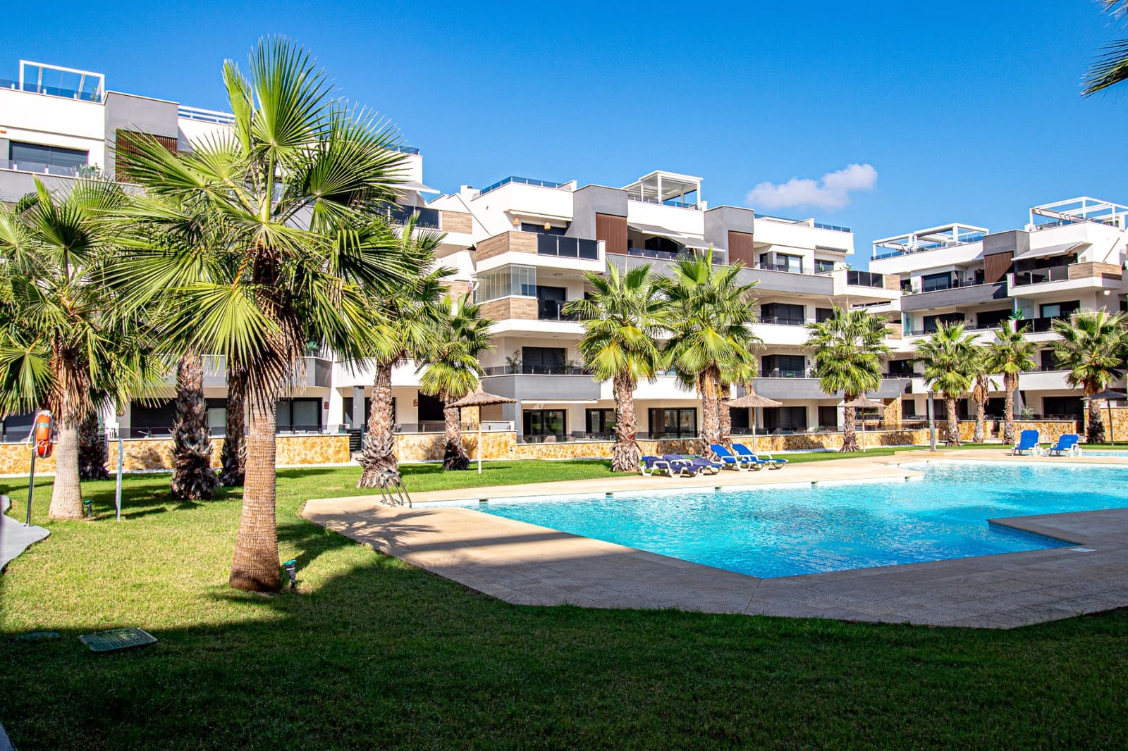 2 bedroom Apartment for sale in Los Altos with pool garage - € 299,900 (Ref: 9311879)