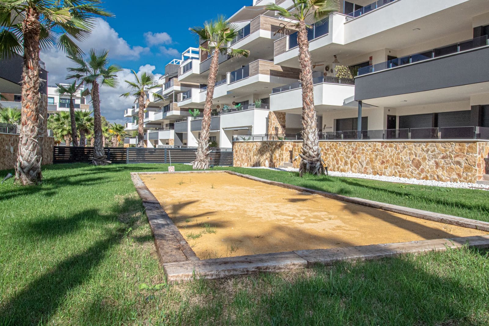2 bedroom Apartment for sale in Los Altos with pool garage - € 299,900 (Ref: 9311879)