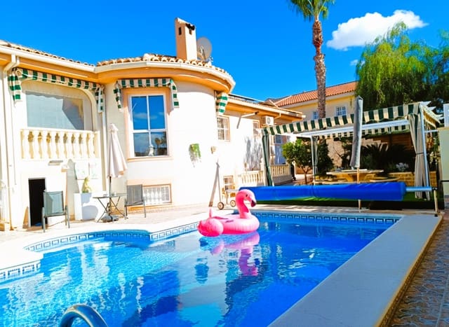 Chalet de 5 habitaciones en Benijófar en venta con piscina garaje - 498.000 € (Ref: 9343685)