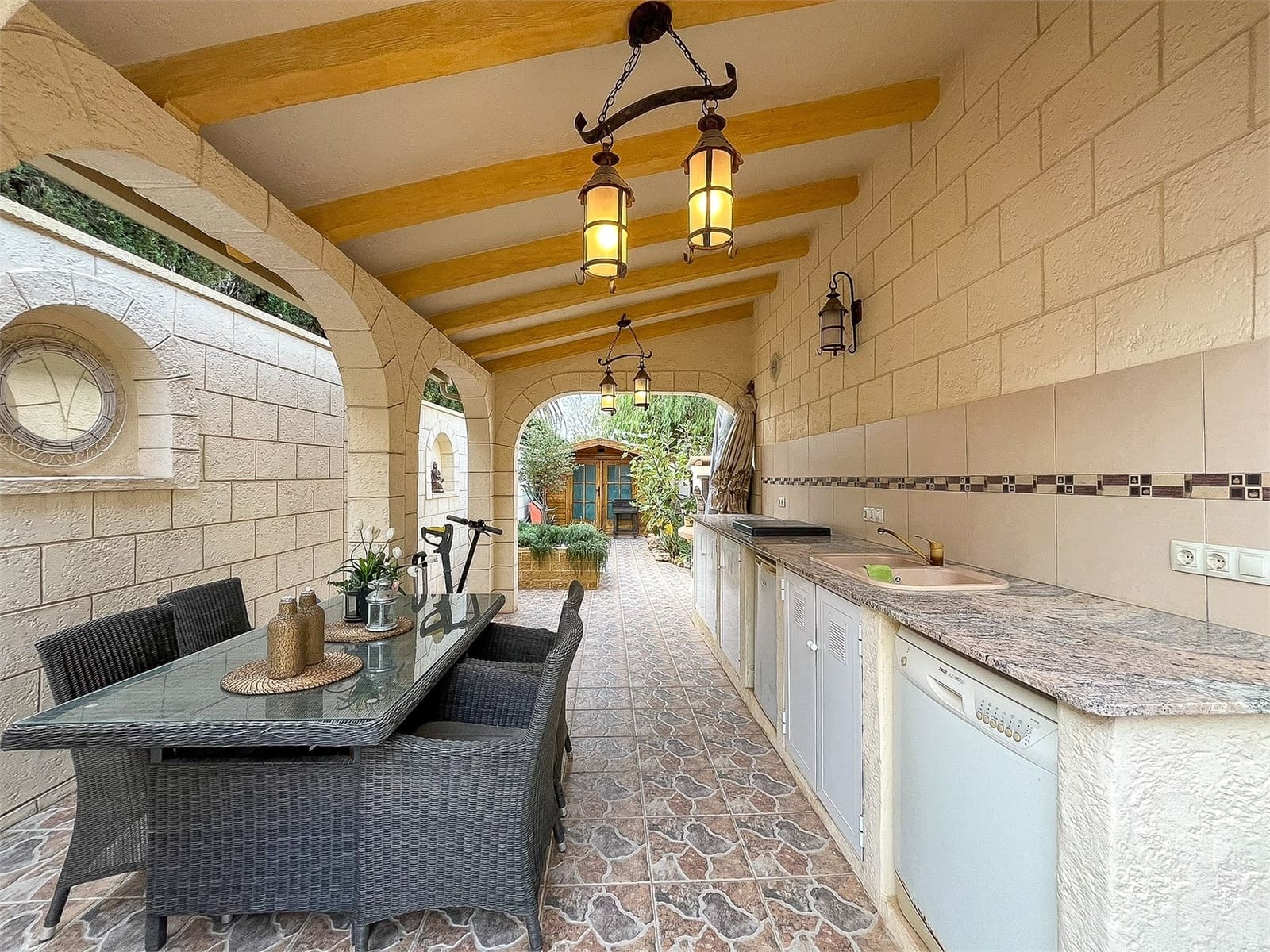 5 bedroom Villa for sale in Benijofar with pool garage - € 498,000 (Ref: 9343685)