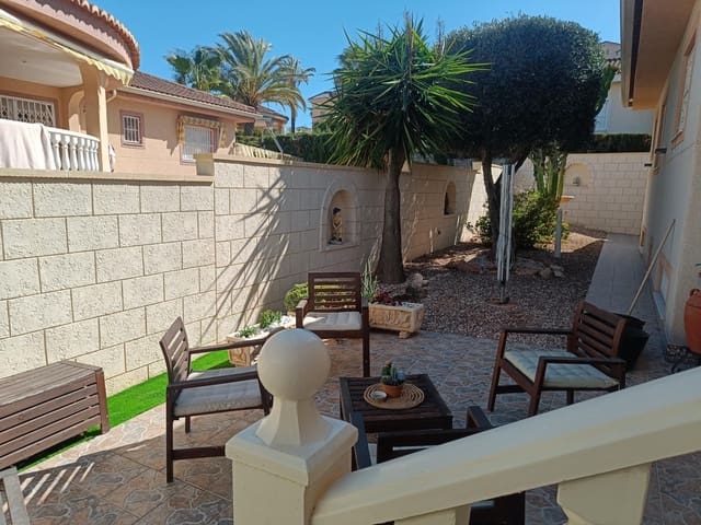 Chalet de 5 habitaciones en Benijófar en venta con piscina garaje - 498.000 € (Ref: 9343685)