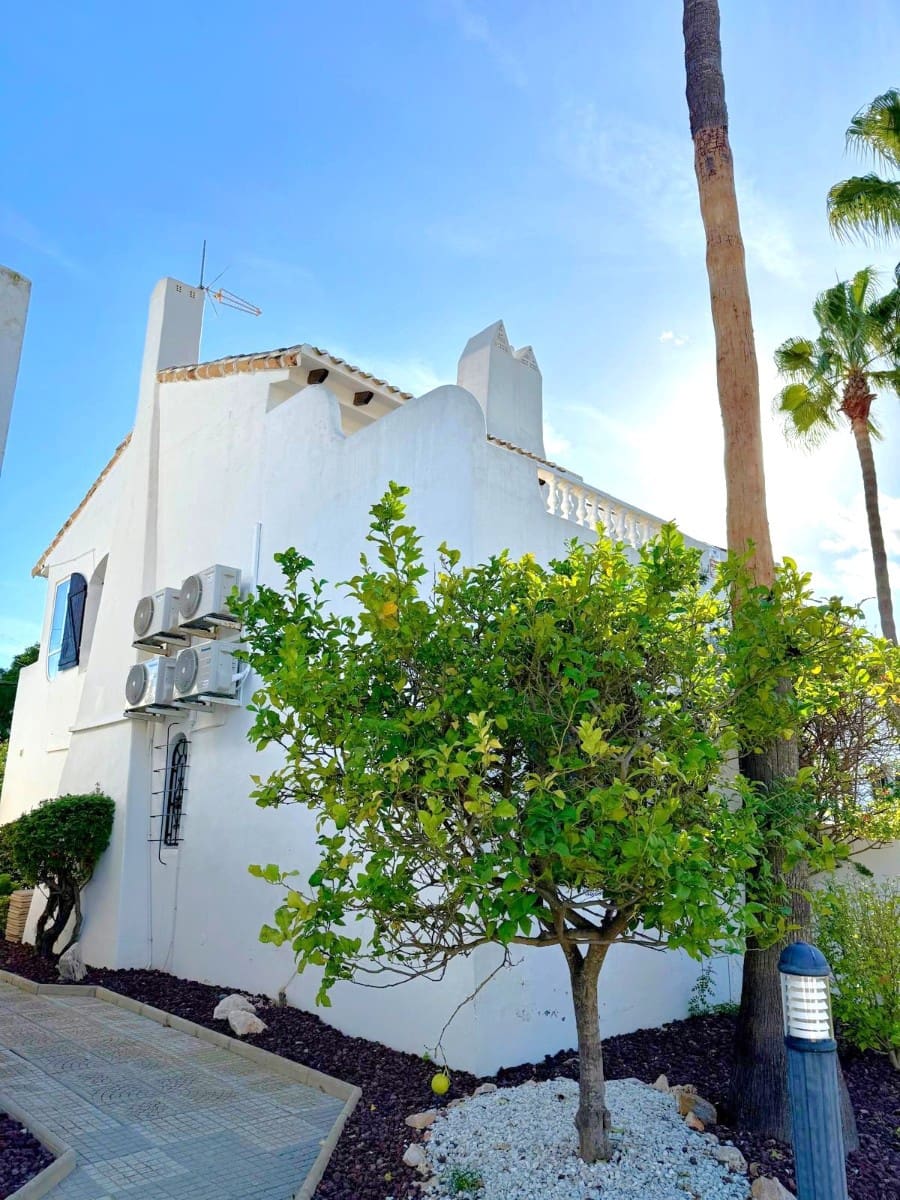 3 bedroom Villa for sale in Villamartin with pool - € 449,000 (Ref: 9360352)