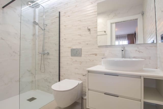 Apartamento de 3 habitaciones en Punta Prima, Orihuela en venta con piscina - 395.000 € (Ref: 9360356)