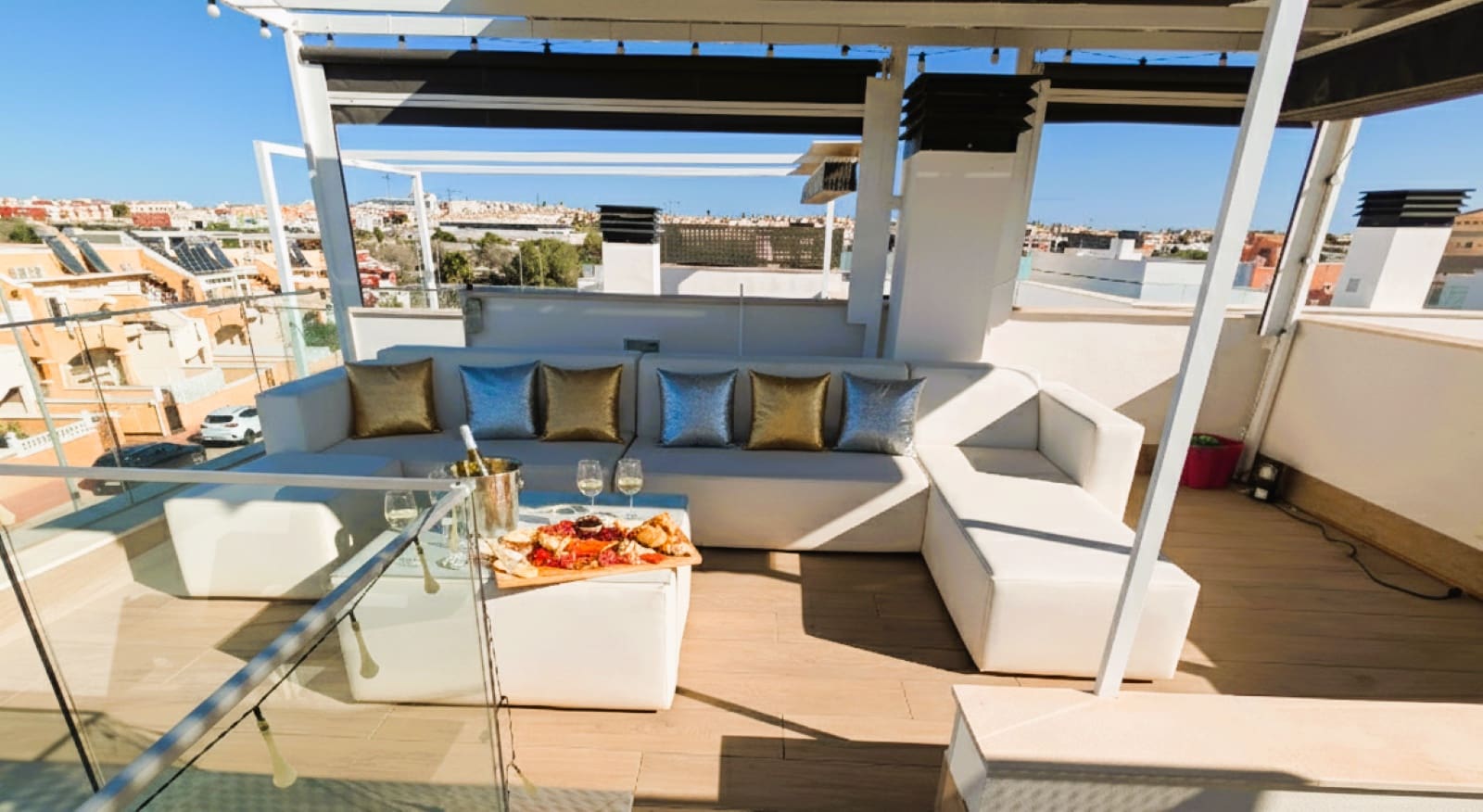 3 bedroom Villa for sale in Villamartin with pool - € 424,950 (Ref: 9360358)