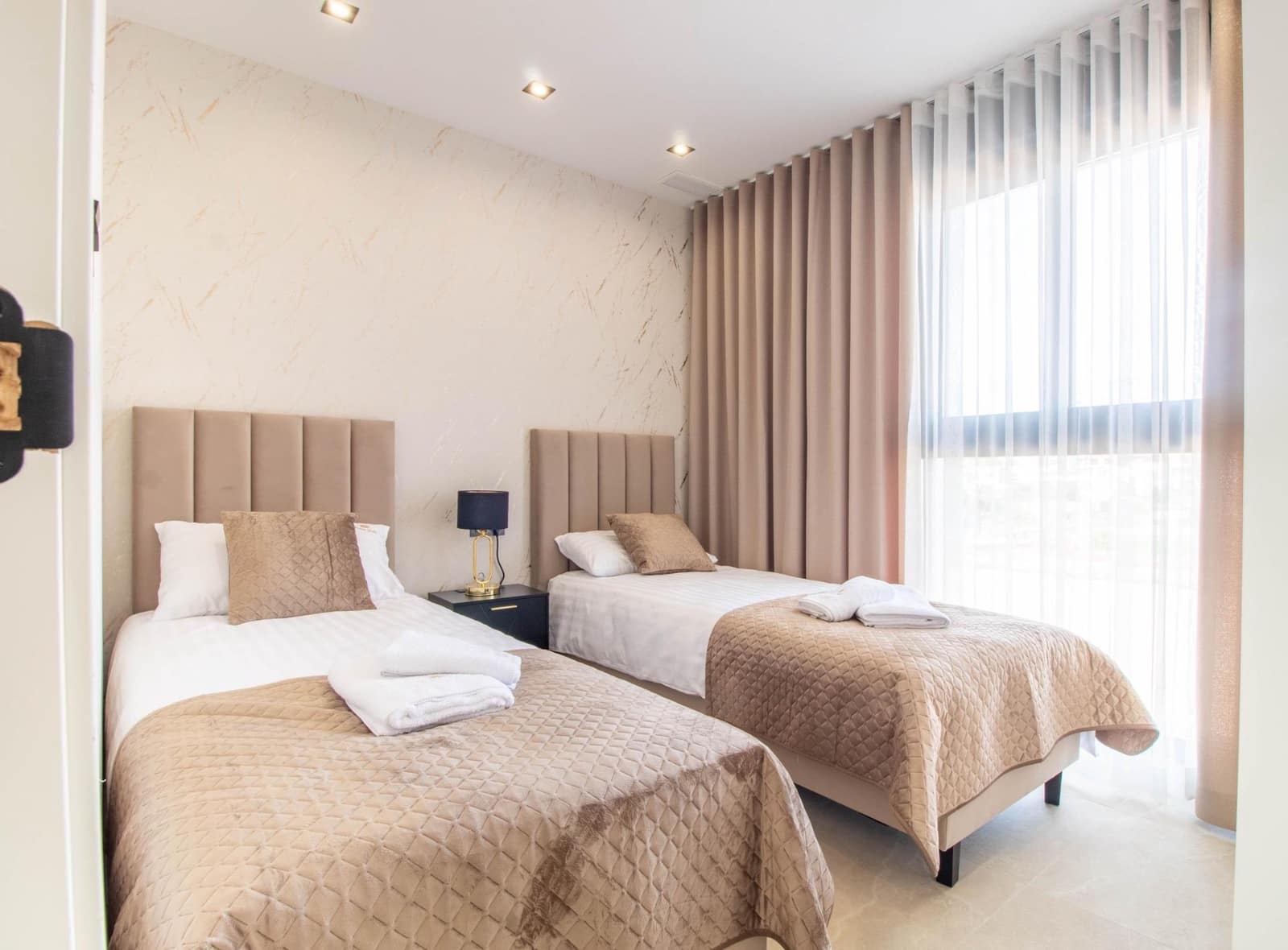 Apartamento de 2 habitaciones en Orihuela Costa en venta con piscina - 385.000 € (Ref: 9360363)