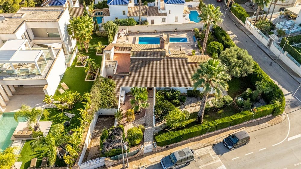 4 bedroom Villa for sale in Orihuela Costa with pool - € 650,000 (Ref: 9360366)