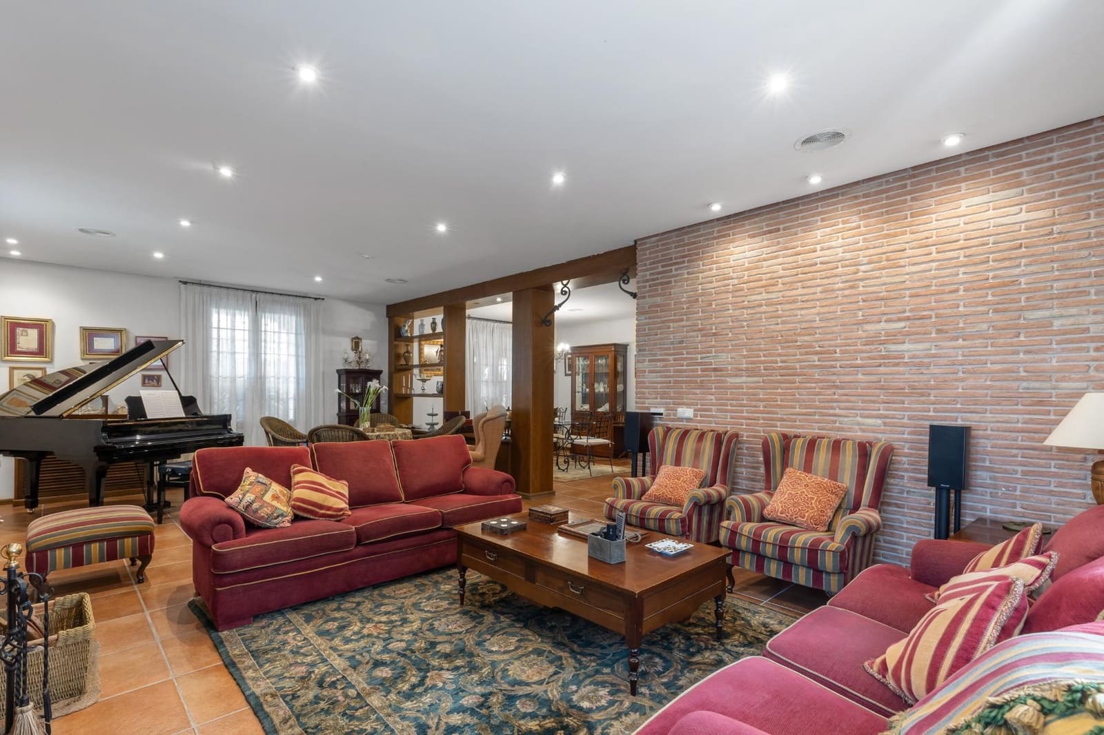 6 bedroom Villa for sale in La Veleta with pool garage - € 2,490,000 (Ref: 9360368)