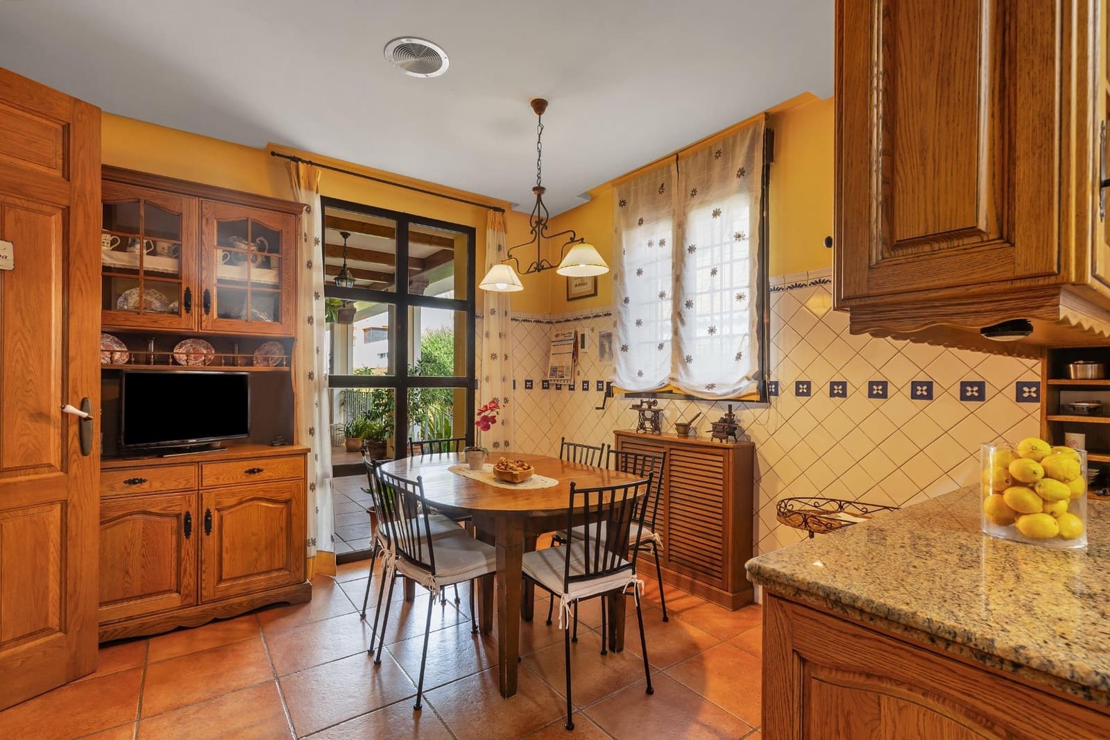 6 bedroom Villa for sale in La Veleta with pool garage - € 2,490,000 (Ref: 9360368)