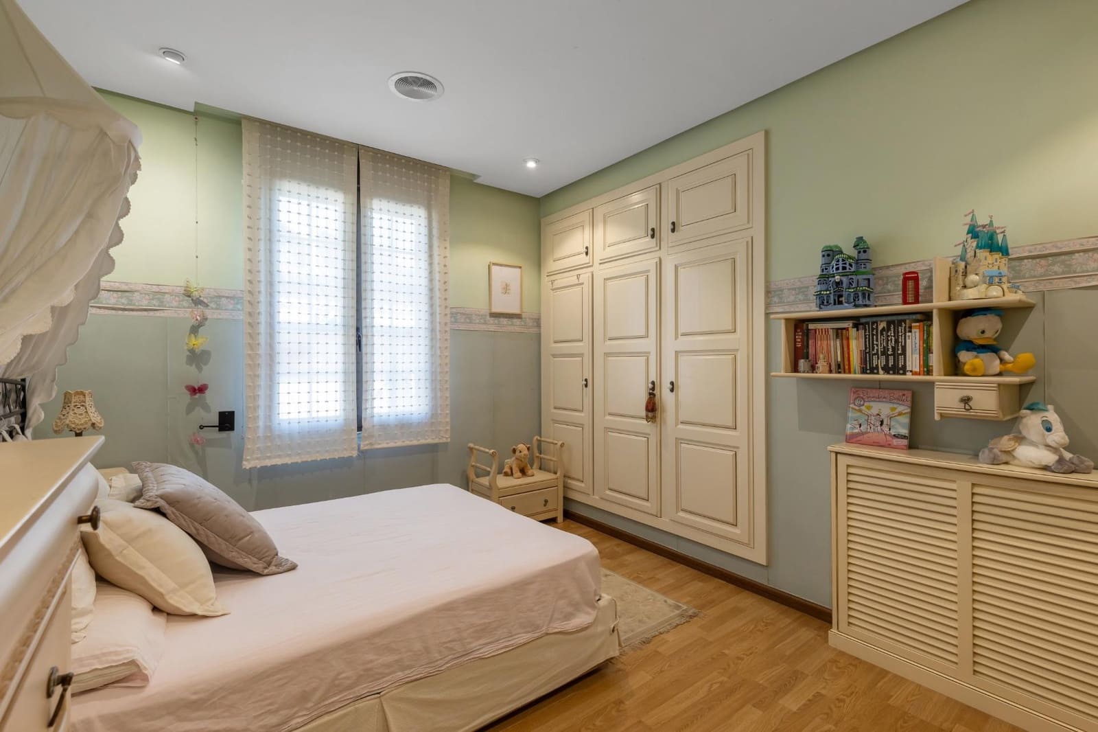 6 bedroom Villa for sale in La Veleta with pool garage - € 2,490,000 (Ref: 9360368)