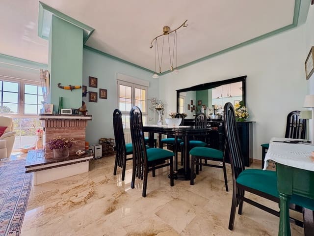 3 soveværelse Villa til salg i Villamartin, Orihuela med swimmingpool - € 435.000 (Ref: 9360387)