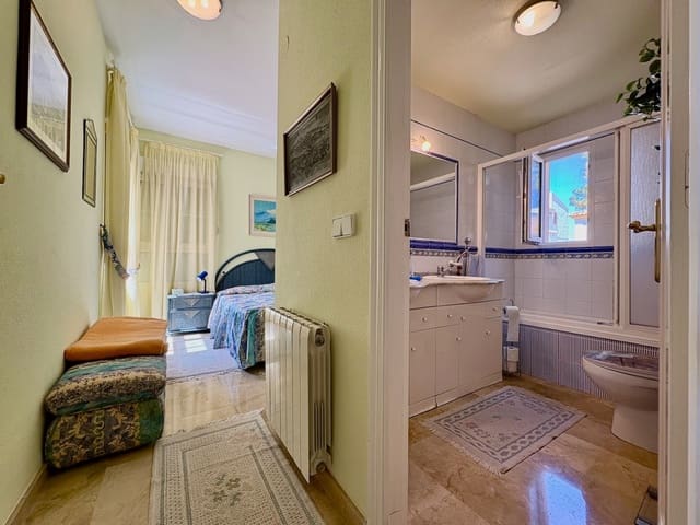 3 soveværelse Villa til salg i Villamartin, Orihuela med swimmingpool - € 435.000 (Ref: 9360387)