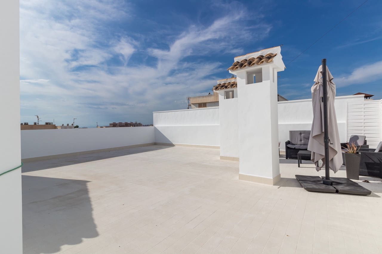 3 soverom Penthouse til salgs i Torrevieja med svømmebasseng - € 395 000 (Ref: 9383628)