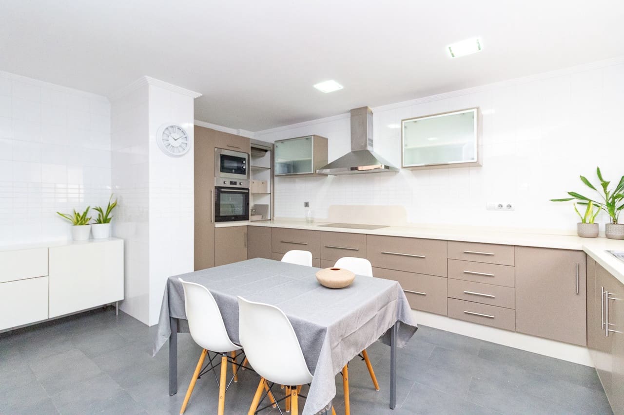 3 soverom Penthouse til salgs i Torrevieja med svømmebasseng - € 395 000 (Ref: 9383628)