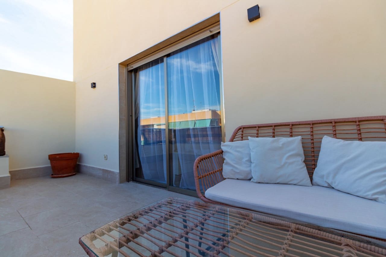 3 soverom Penthouse til salgs i Torrevieja med svømmebasseng - € 395 000 (Ref: 9383628)