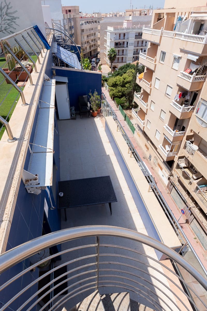 3 bedroom Penthouse for sale in Torrevieja with pool garage - € 259,900 (Ref: 9383643)