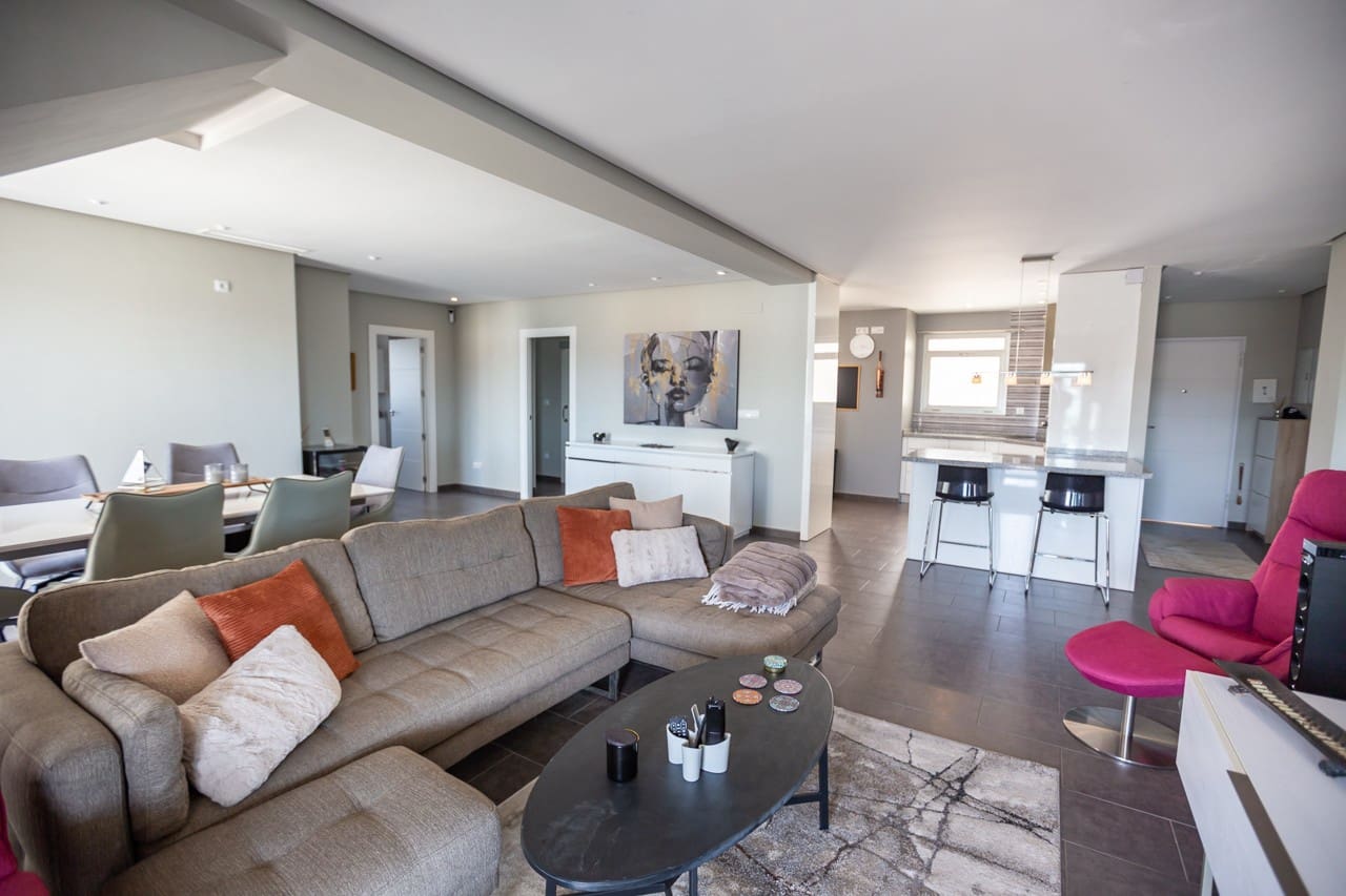 4 bedroom Penthouse for sale in Villamartin with pool - € 550,000 (Ref: 9383644)