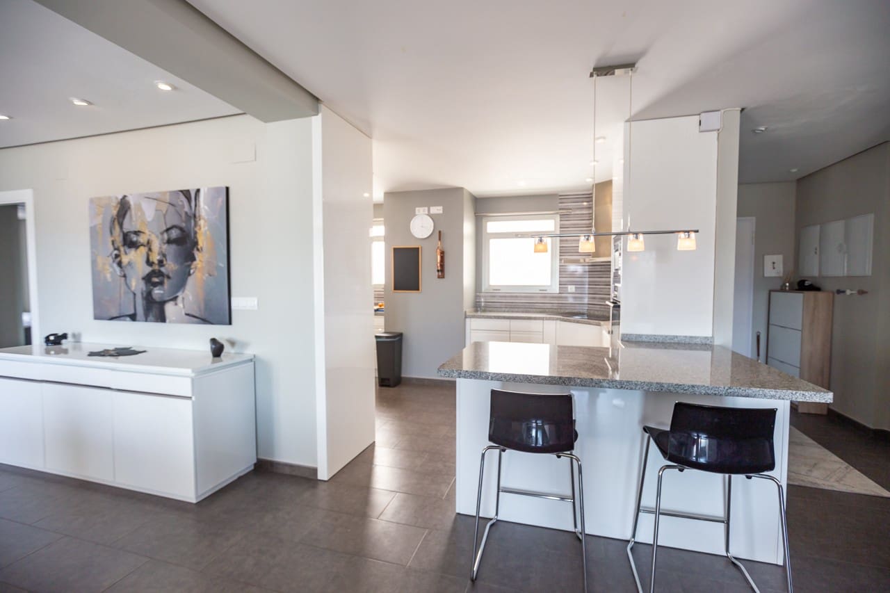 4 bedroom Penthouse for sale in Villamartin with pool - € 550,000 (Ref: 9383644)