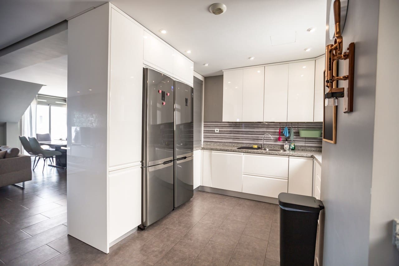 4 bedroom Penthouse for sale in Villamartin with pool - € 550,000 (Ref: 9383644)