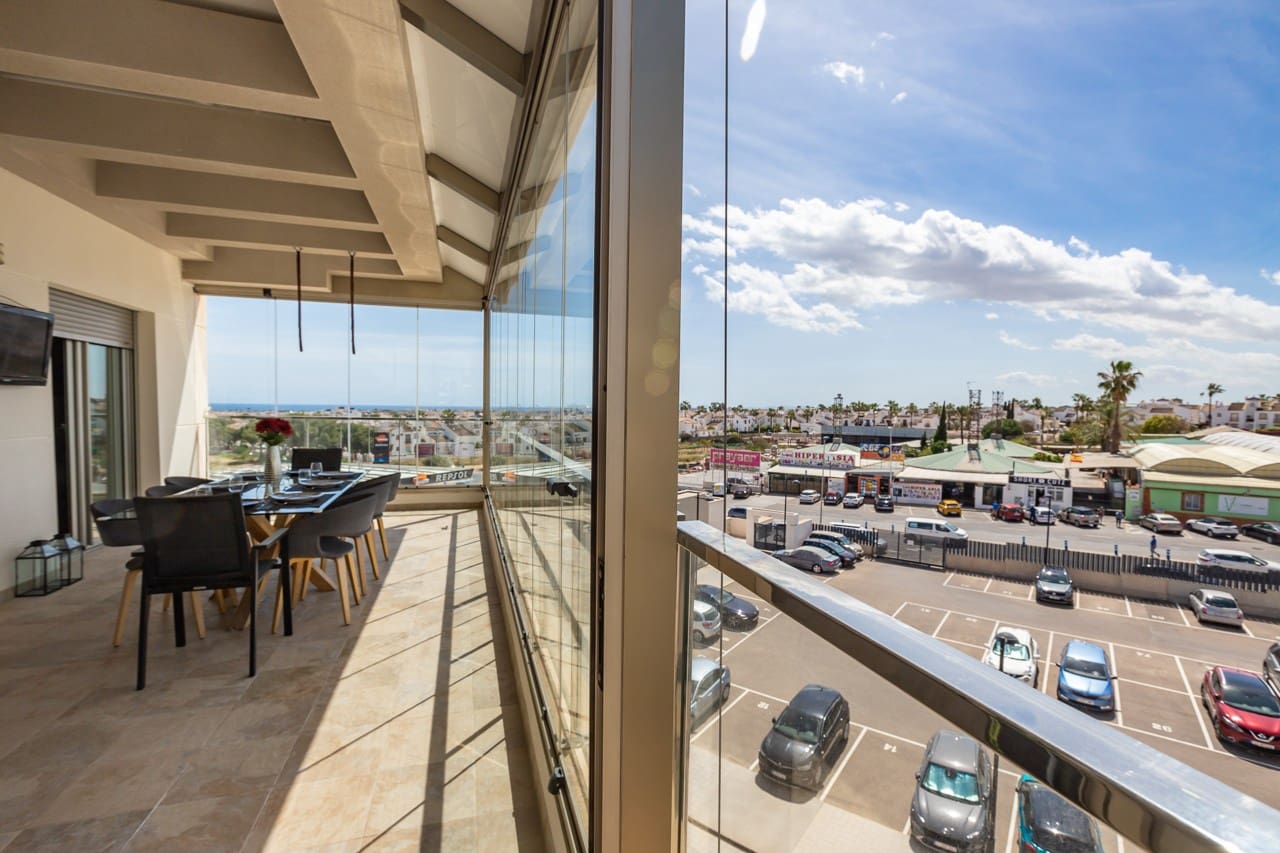 4 bedroom Penthouse for sale in Villamartin with pool - € 550,000 (Ref: 9383644)